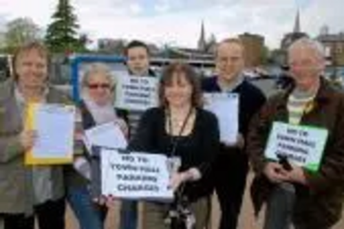 Nigel Clarke, Linda Price, Cllr Ross Carter, Cllr Karen Chilvers, Cllr David Kendall and Cllr Barry Aspinell collecting petition signatures in the car park on Saturday 25th April 2009