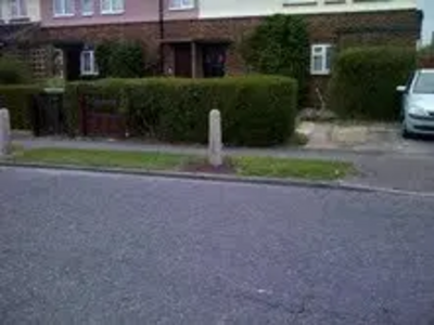 Clarence Road bollard repaired 