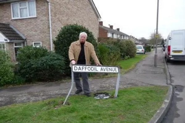 barry broken sign