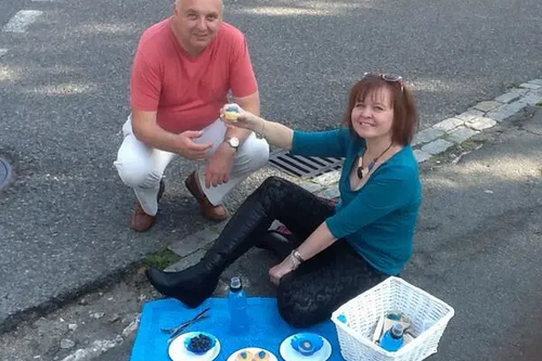 Cllr Karen Chilvers with Mr Pothole