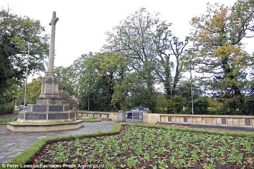 Brentwood War memorial in Shenfield Road 