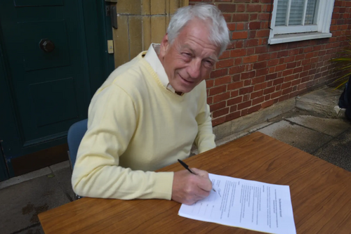 Cllr Barry Aspinell signs the Brentwood Accord